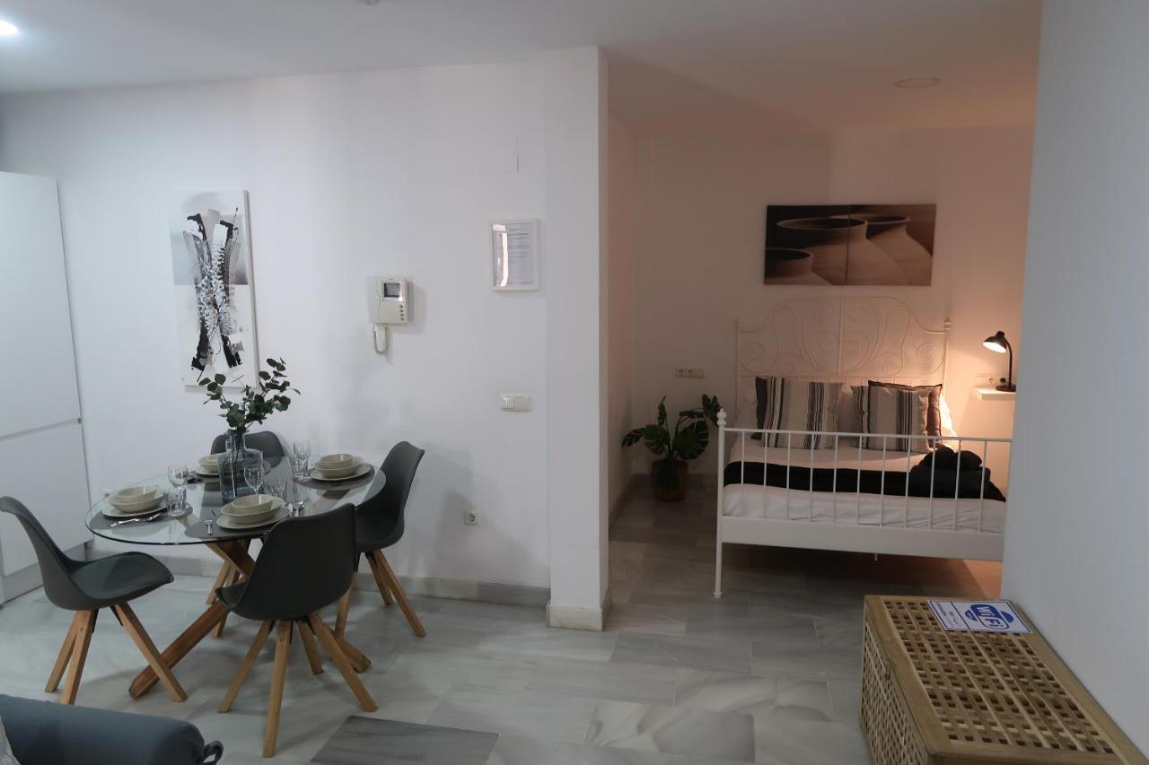 J & E Malaga Center Apartamentos Exterior photo